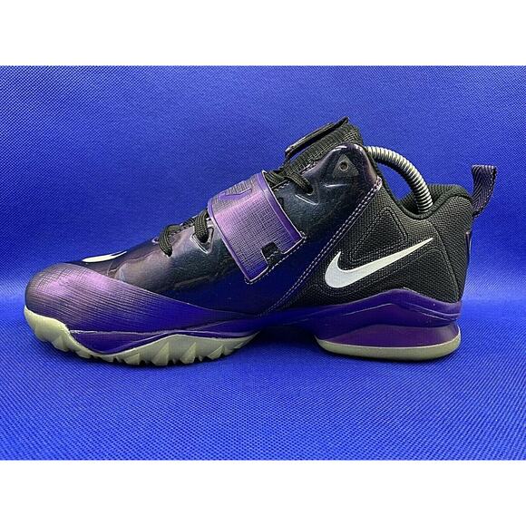 NIKE CJ Trainer 2 Purple Glow Lace Up Athletic Shoes 685351-001 Youth Sz 6.5 Y - Picture 3 of 10